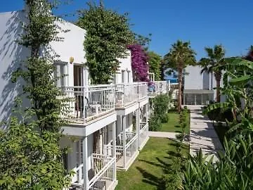 Petunya Beach Resort Ortakent 4*,