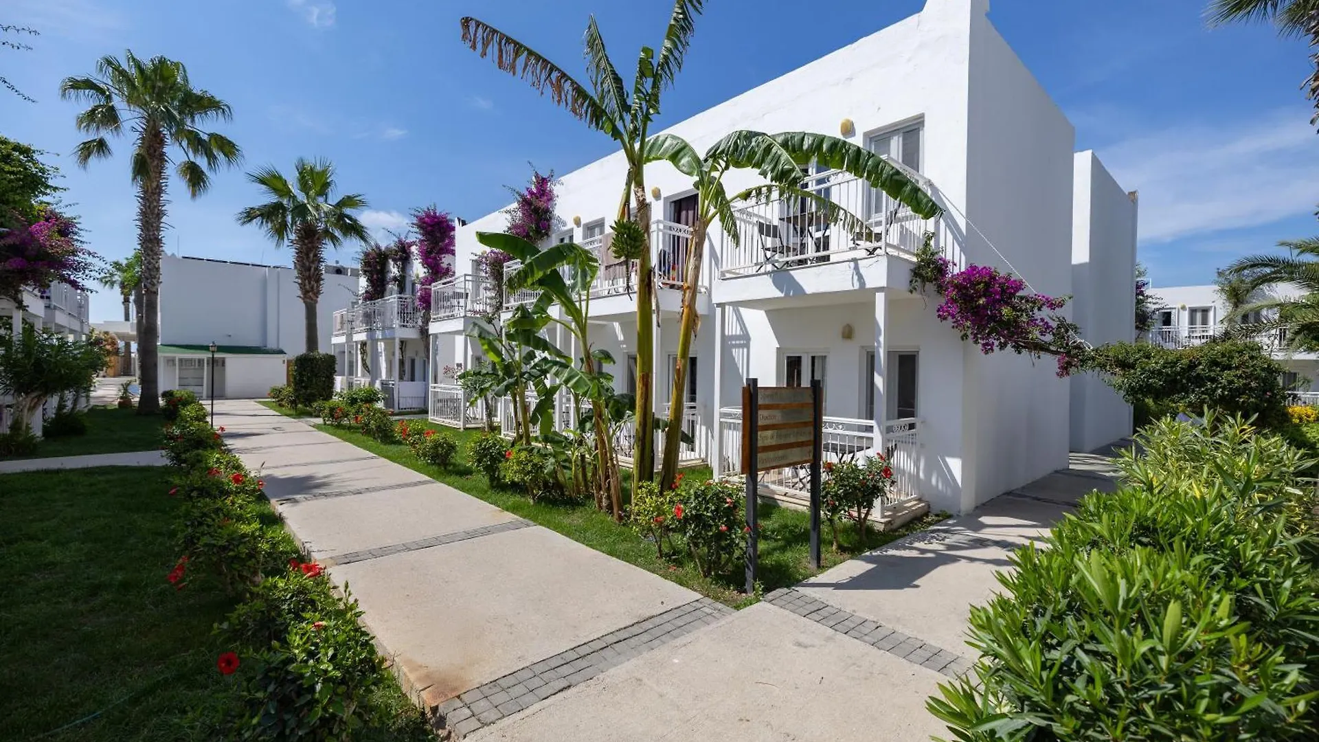 Petunya Beach Resort Ortakent 4*,