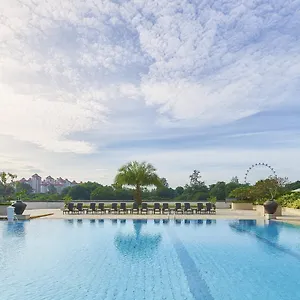 Hotel Parkroyal On Road,