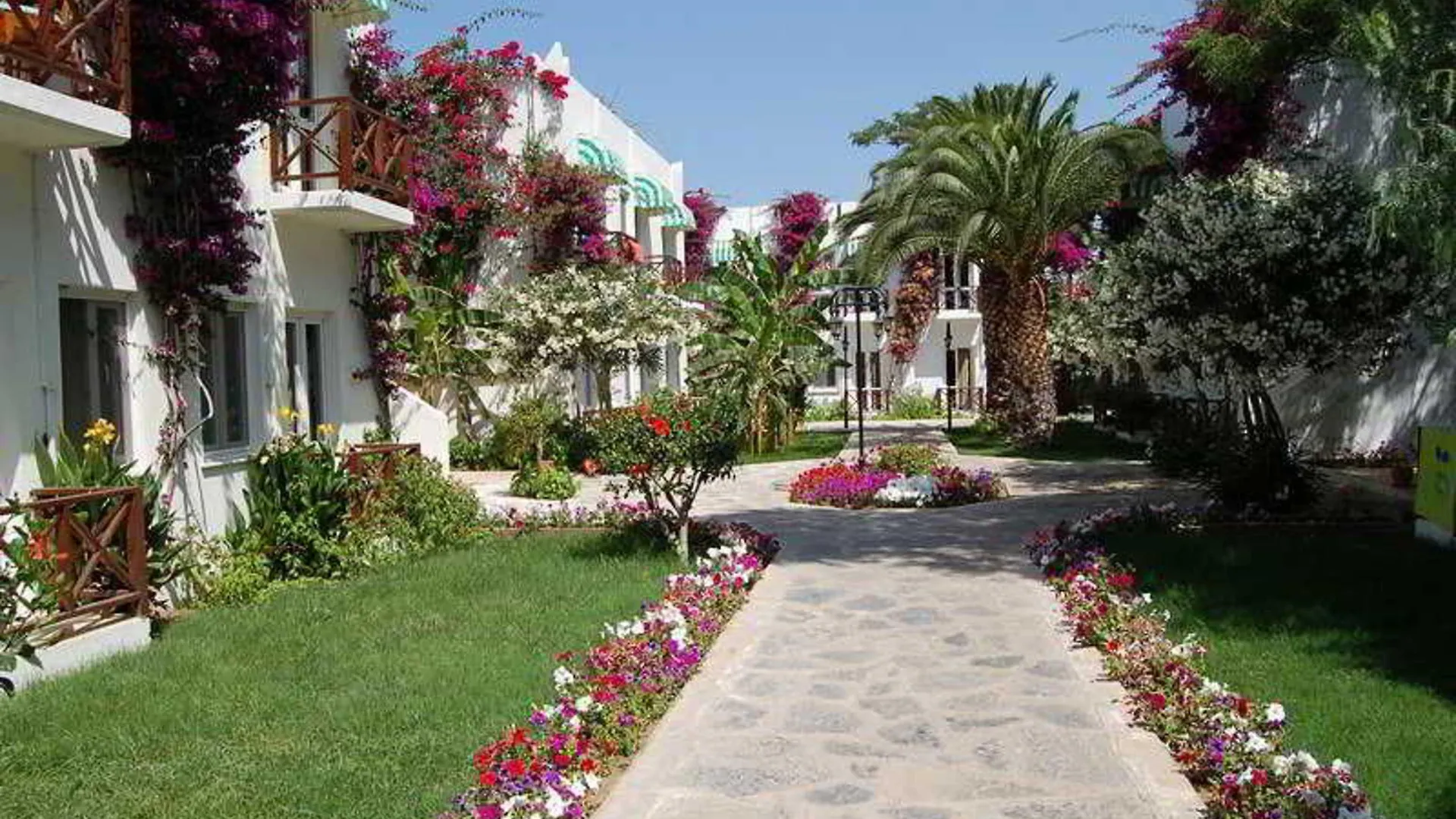 Petunya Beach Resort Ortakent 4*,